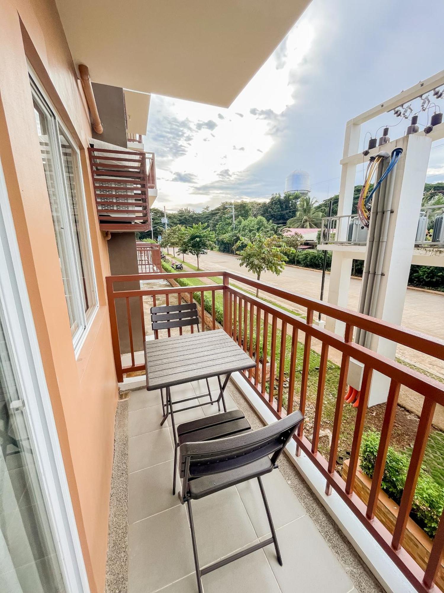 2 Bedroom And Studio Apartments With Private Pool And Gym In Vista Manors Verdant Puerto Princesa Eksteriør bilde
