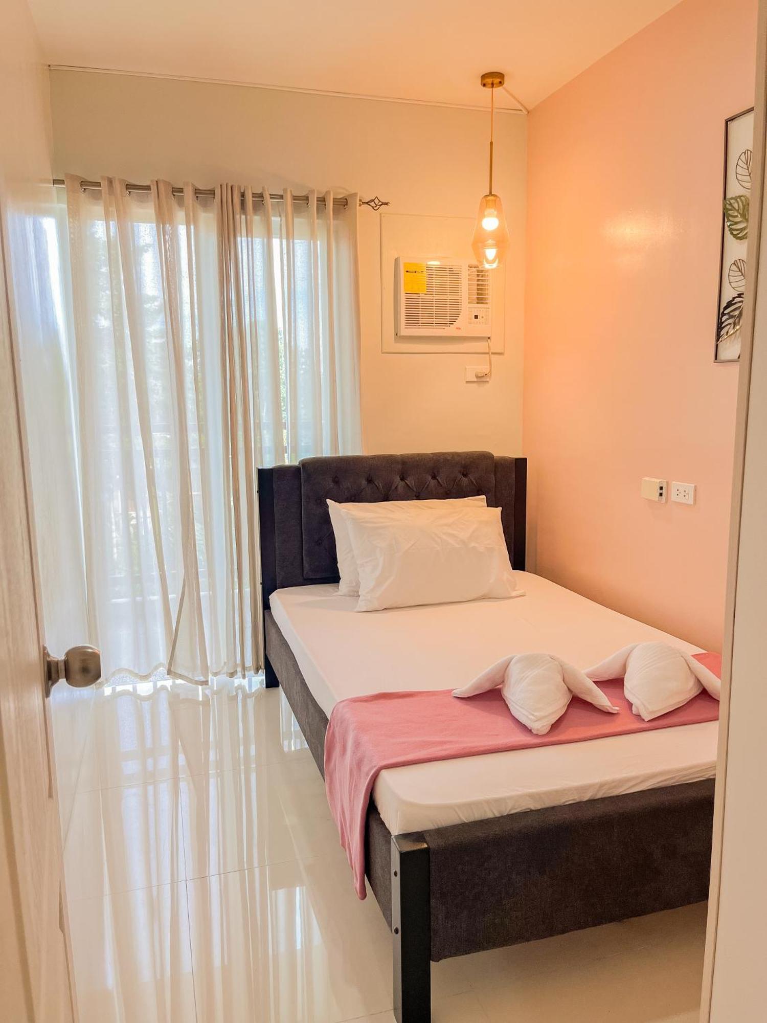 2 Bedroom And Studio Apartments With Private Pool And Gym In Vista Manors Verdant Puerto Princesa Eksteriør bilde
