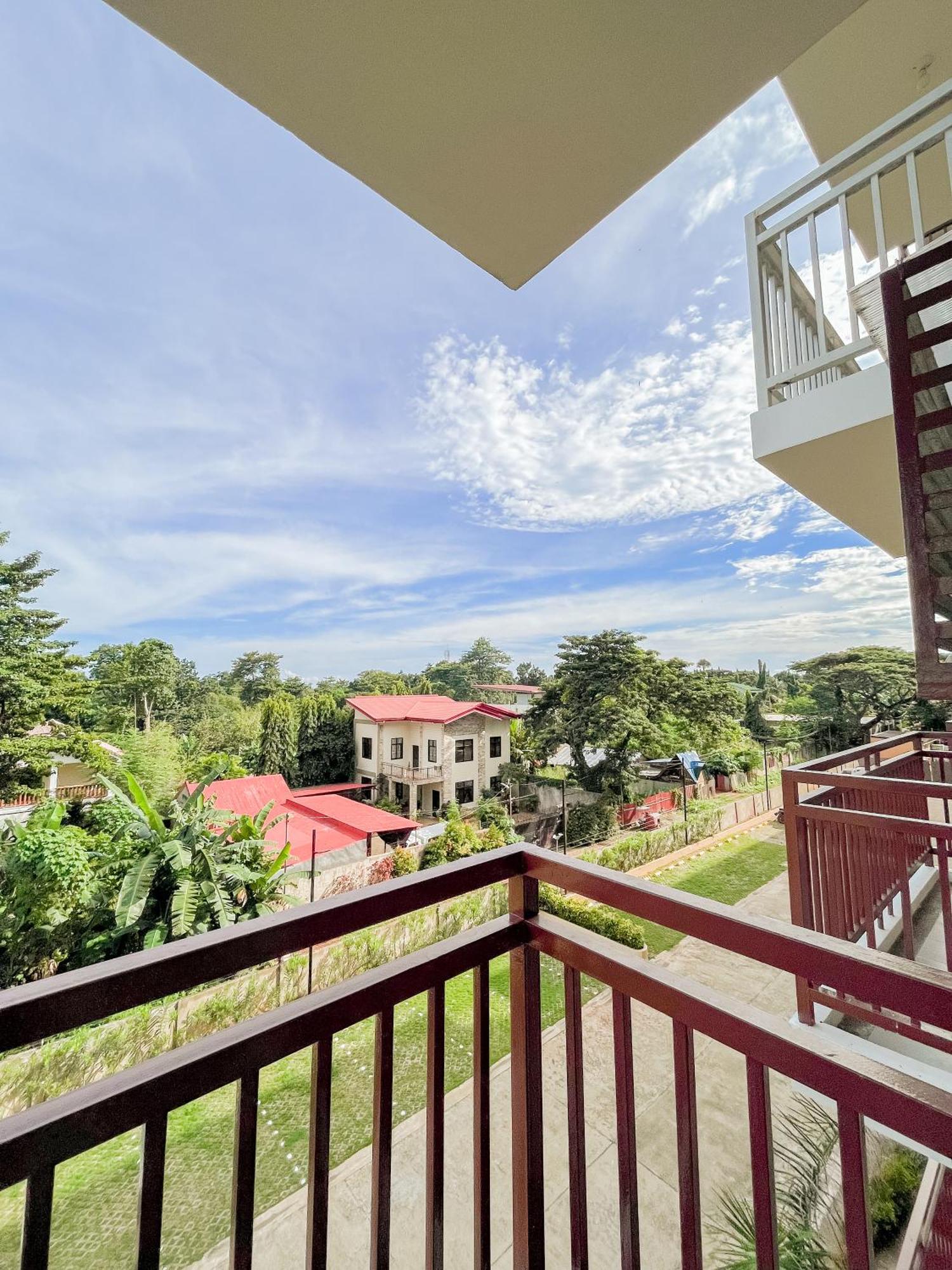 2 Bedroom And Studio Apartments With Private Pool And Gym In Vista Manors Verdant Puerto Princesa Eksteriør bilde
