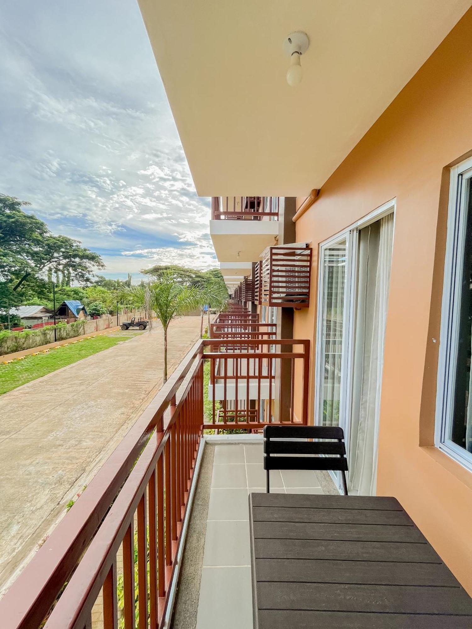 2 Bedroom And Studio Apartments With Private Pool And Gym In Vista Manors Verdant Puerto Princesa Eksteriør bilde