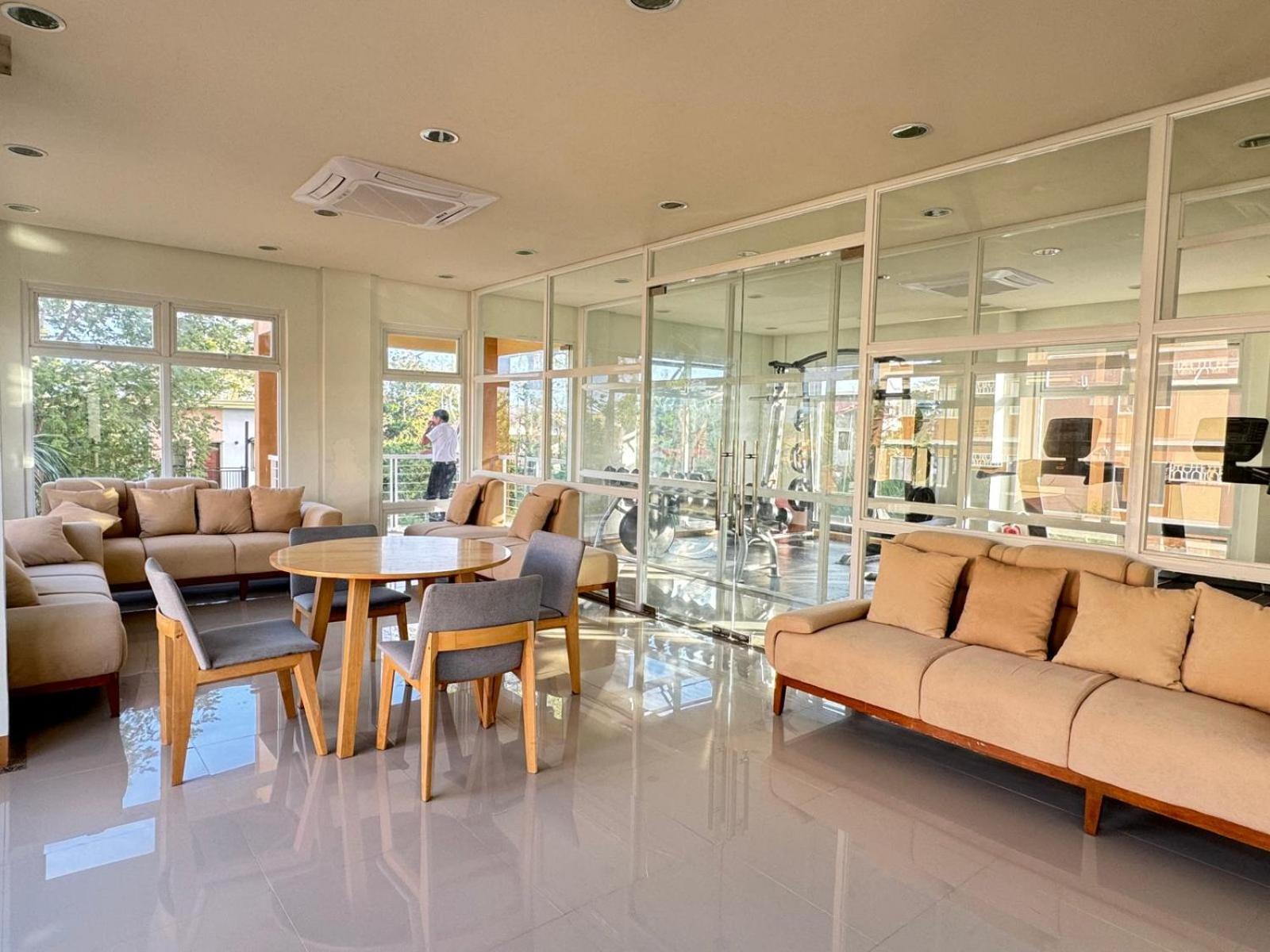 2 Bedroom And Studio Apartments With Private Pool And Gym In Vista Manors Verdant Puerto Princesa Eksteriør bilde